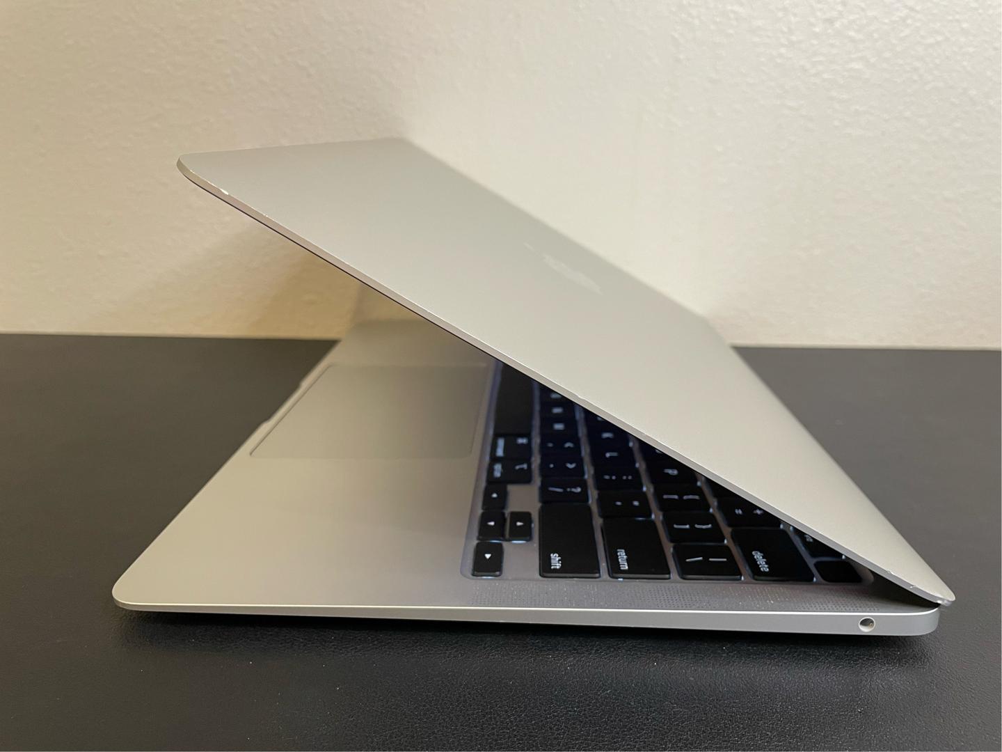 MacBook Air 2020 - 13" - 256 GB, Plata, 8 GB, Apple M1 3