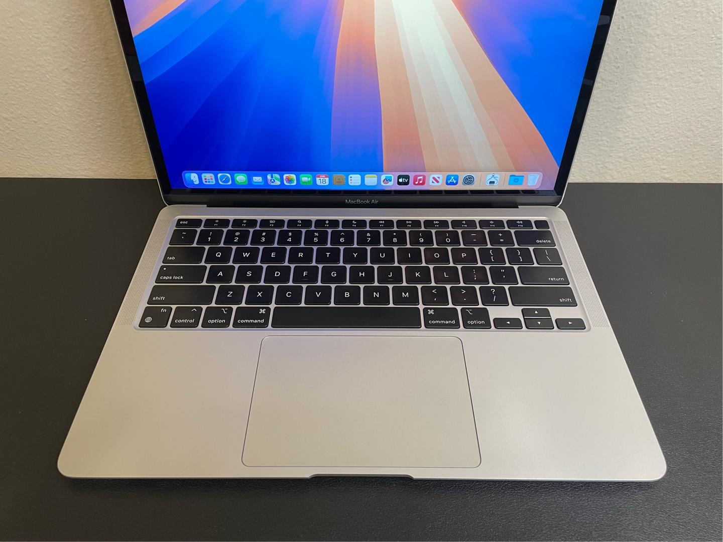 MacBook Air 2020 - 13" - 256 GB, Plata, 8 GB, Apple M1 7