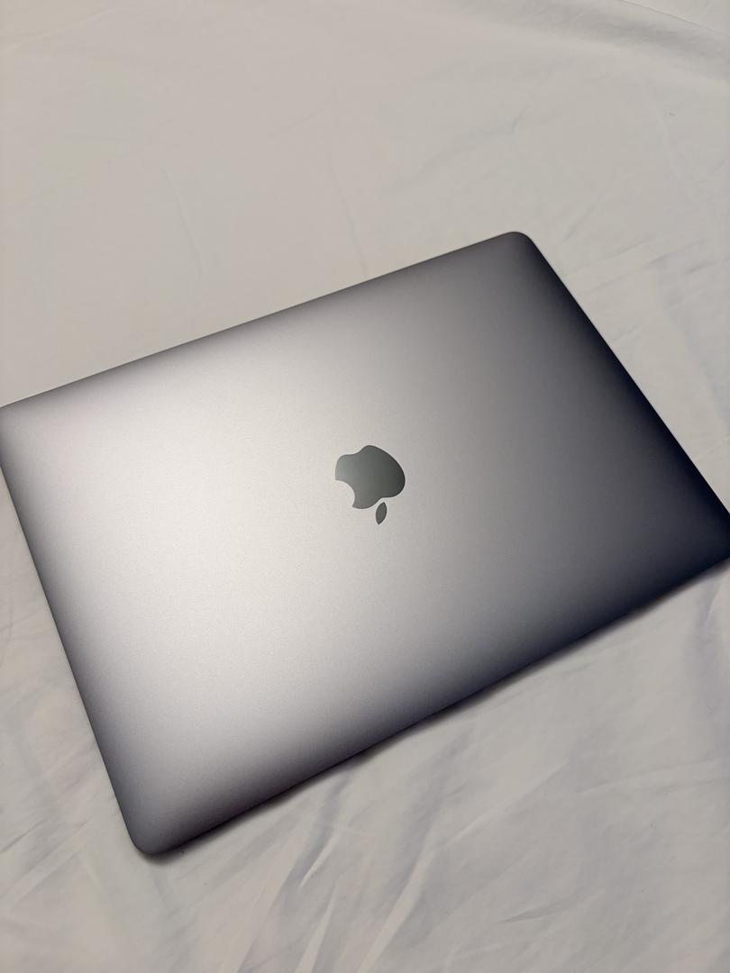 MacBook Pro 2020 - 13" - 256 GB, Gris, 8 GB, Intel Core i5 3