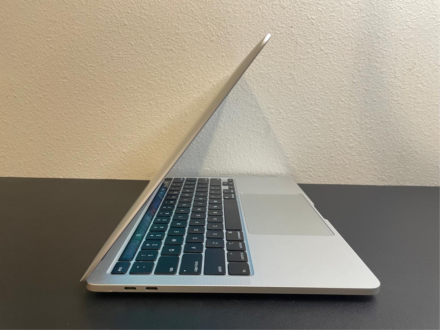 MacBook Pro 2020 - 13" - 512 GB, Plata, 16 GB, Intel Core i5 3