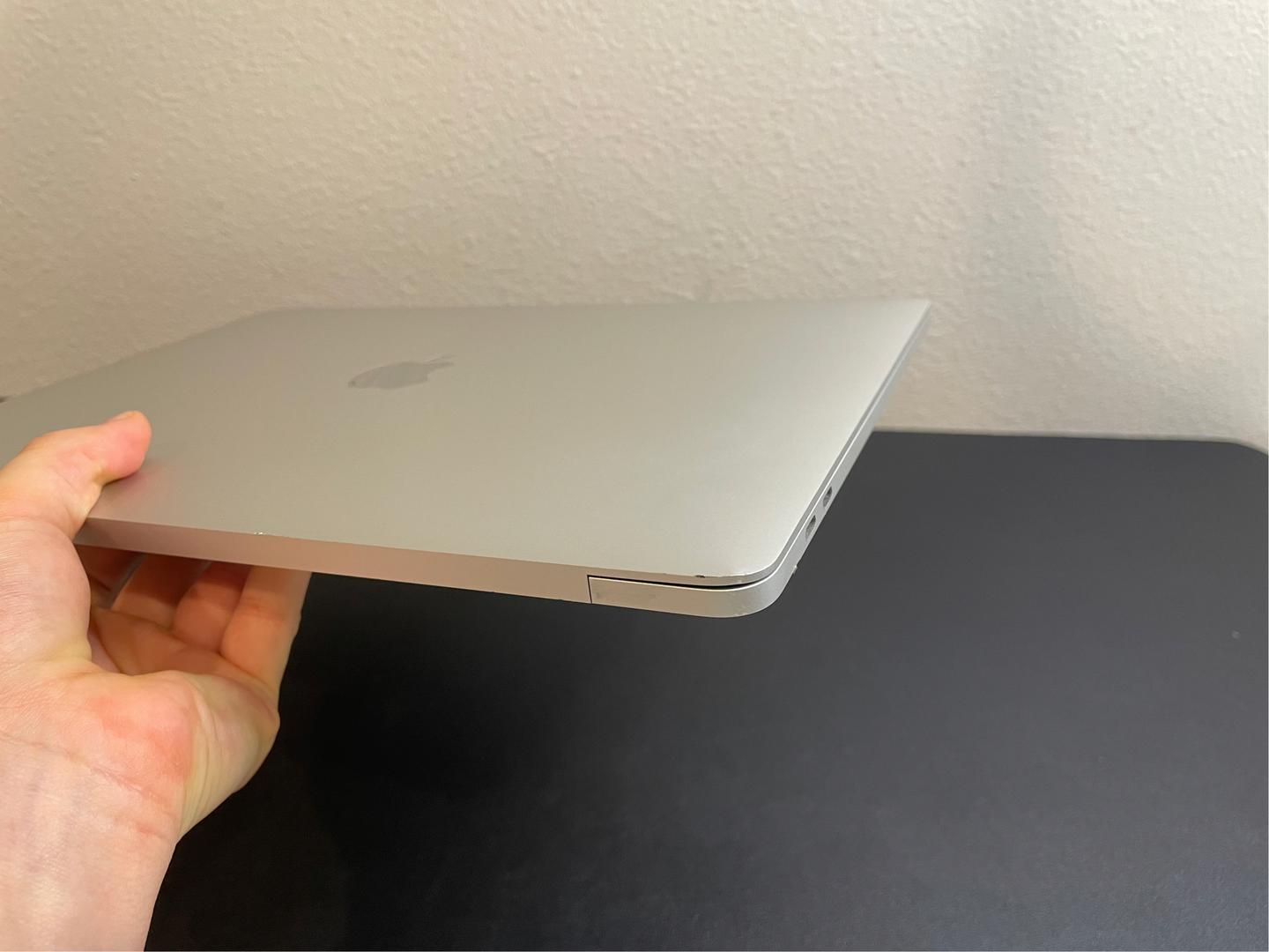 MacBook Pro 2020 - 13" - 512 GB, Plata, 16 GB, Intel Core i5 7