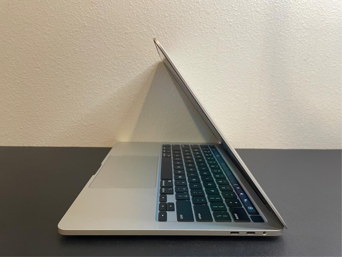 MacBook Pro 2020 - 13" - 512 GB, Plata, 16 GB, Intel Core i5 4
