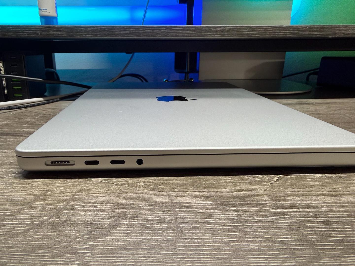 MacBook Pro 2021 - 14" - 512 GB, Plata, 16 GB, Apple M1 Pro 8 núcleos 8