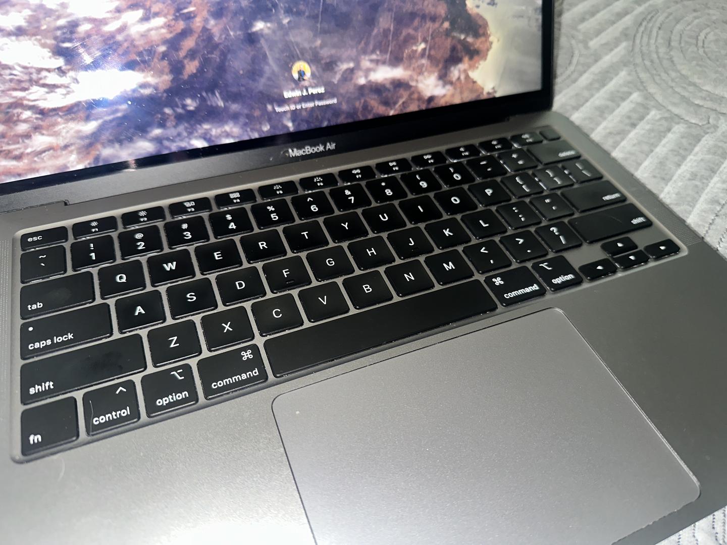 MacBook Air 2020 - 13" - 256 GB, Plata, 8 GB, Intel Core i3 6