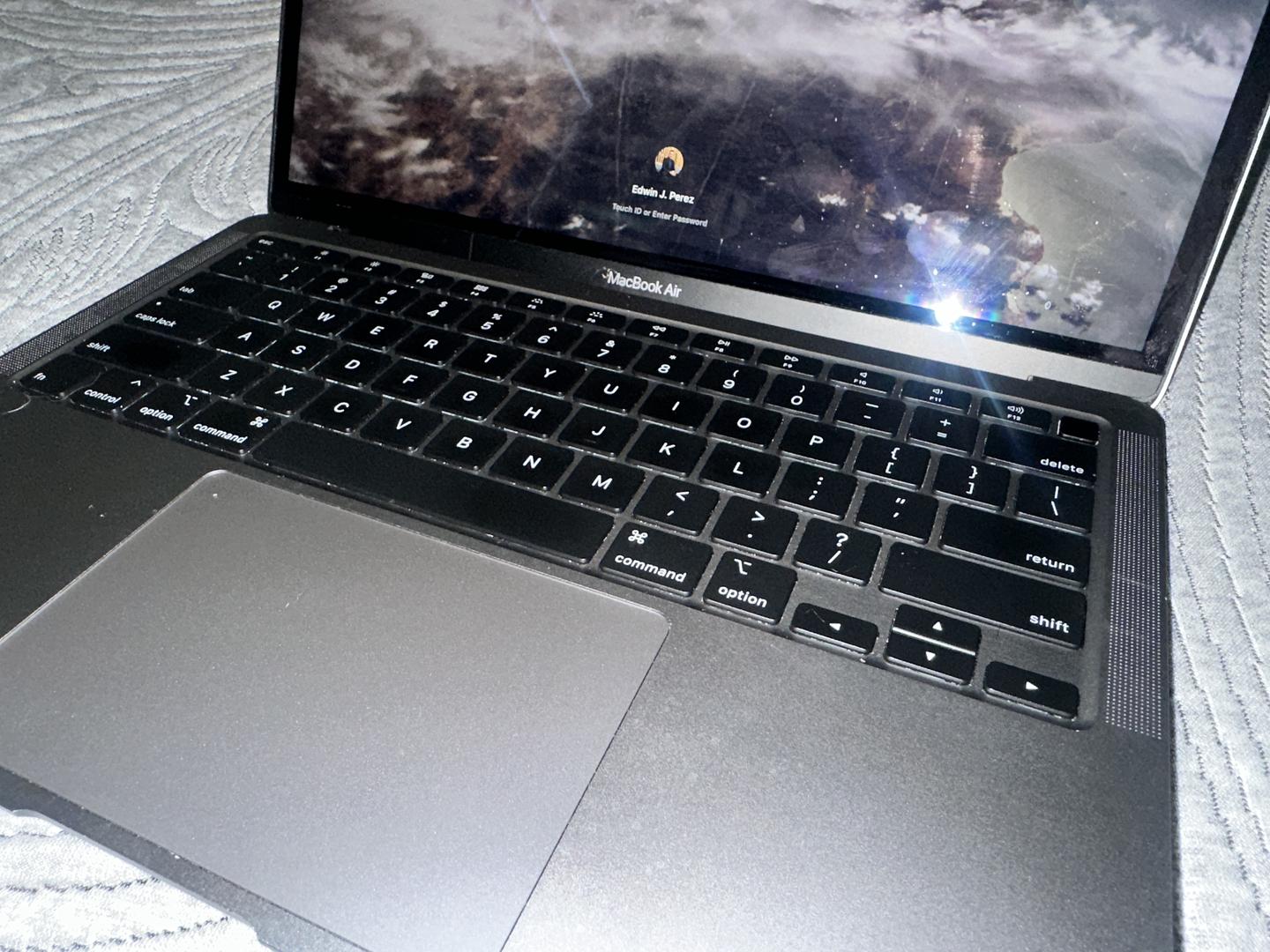 MacBook Air 2020 - 13" - 256 GB, Plata, 8 GB, Intel Core i3 8