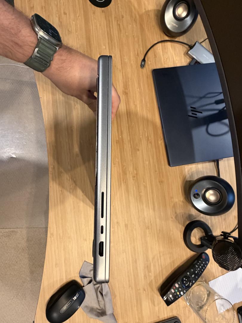 MacBook Pro 2021 - 16" - 1 TB, Plateado, 16 GB, Apple M1 Pro de 10 núcleos 4