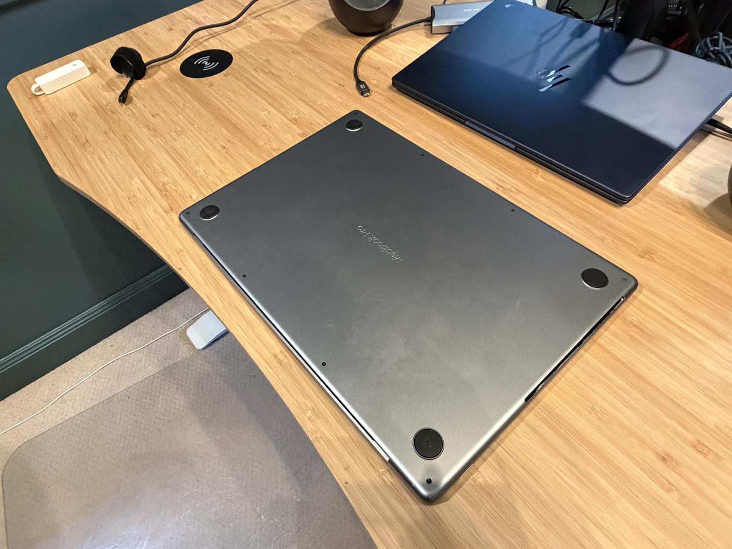 MacBook Pro 2021 - 16" - 1 TB, Plateado, 16 GB, Apple M1 Pro de 10 núcleos 6