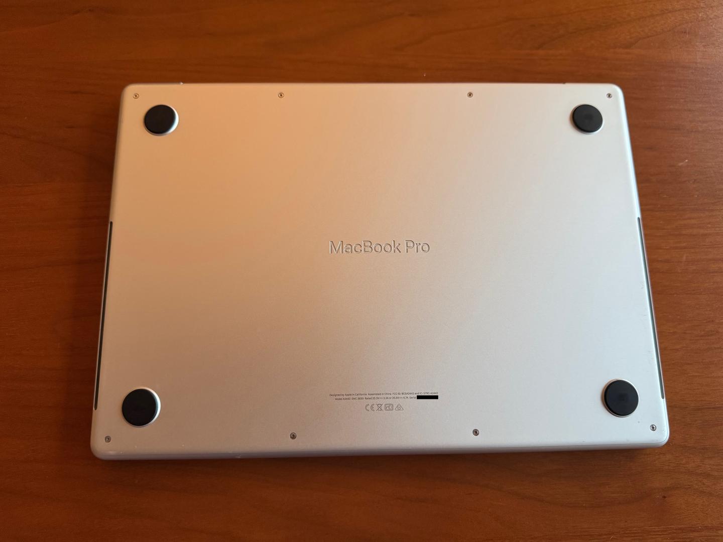 MacBook Pro 2021 - 14" - 1 TB, Plata, 64 GB, Apple M1 Max 6