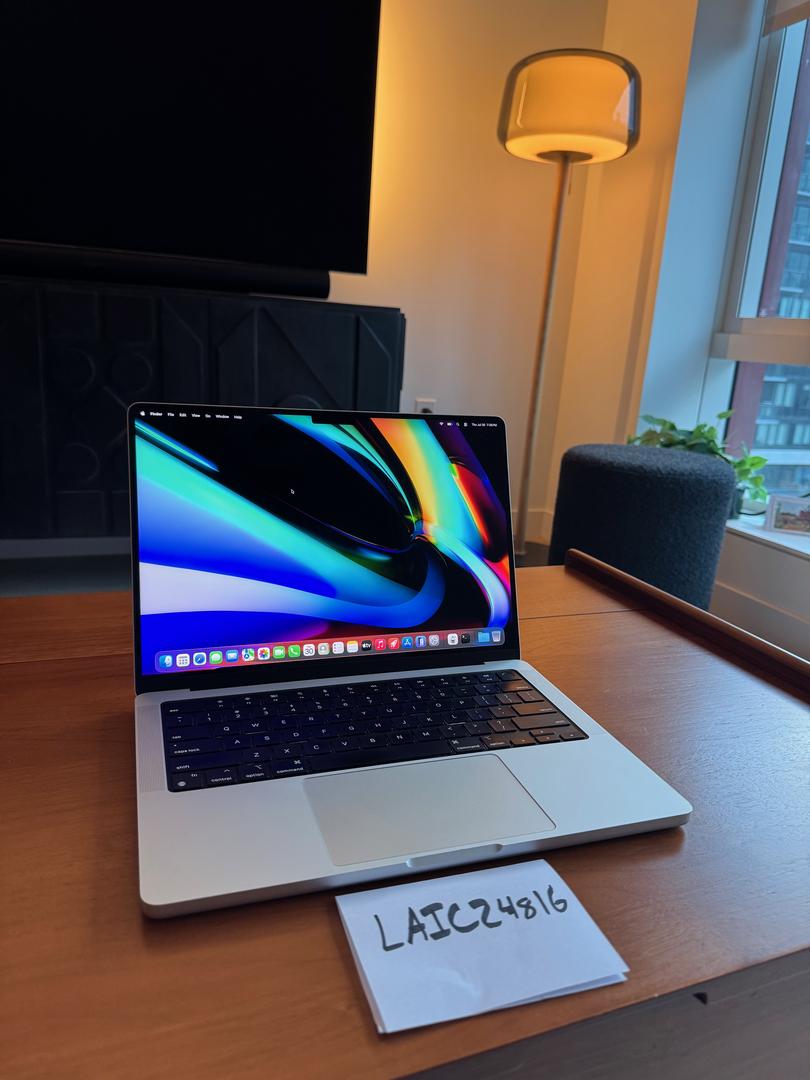 MacBook Pro 2021 - 14" - 1 TB, Plata, 64 GB, Apple M1 Max 3