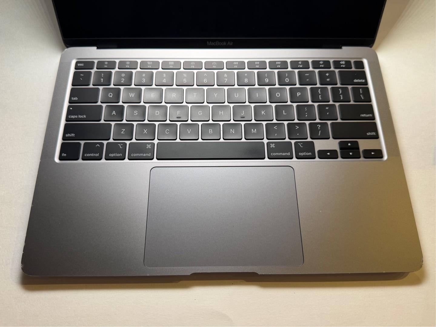 MacBook Air 2020 - 13" - 128 GB, Gris, 8 GB, Intel Core i3 6