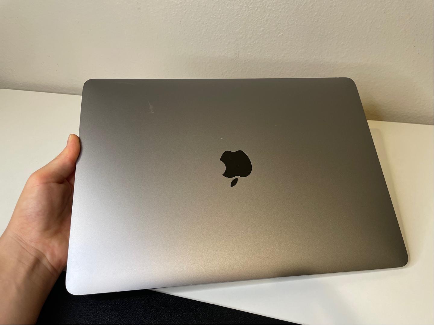 MacBook Pro 2020 - 13" - 512 GB, Gris, 8 GB, Apple M1 4
