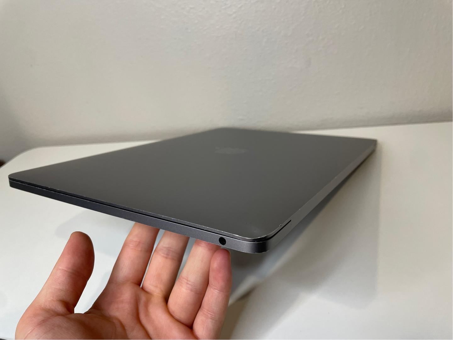 MacBook Pro 2020 - 13" - 512 GB, Gris, 8 GB, Apple M1 6