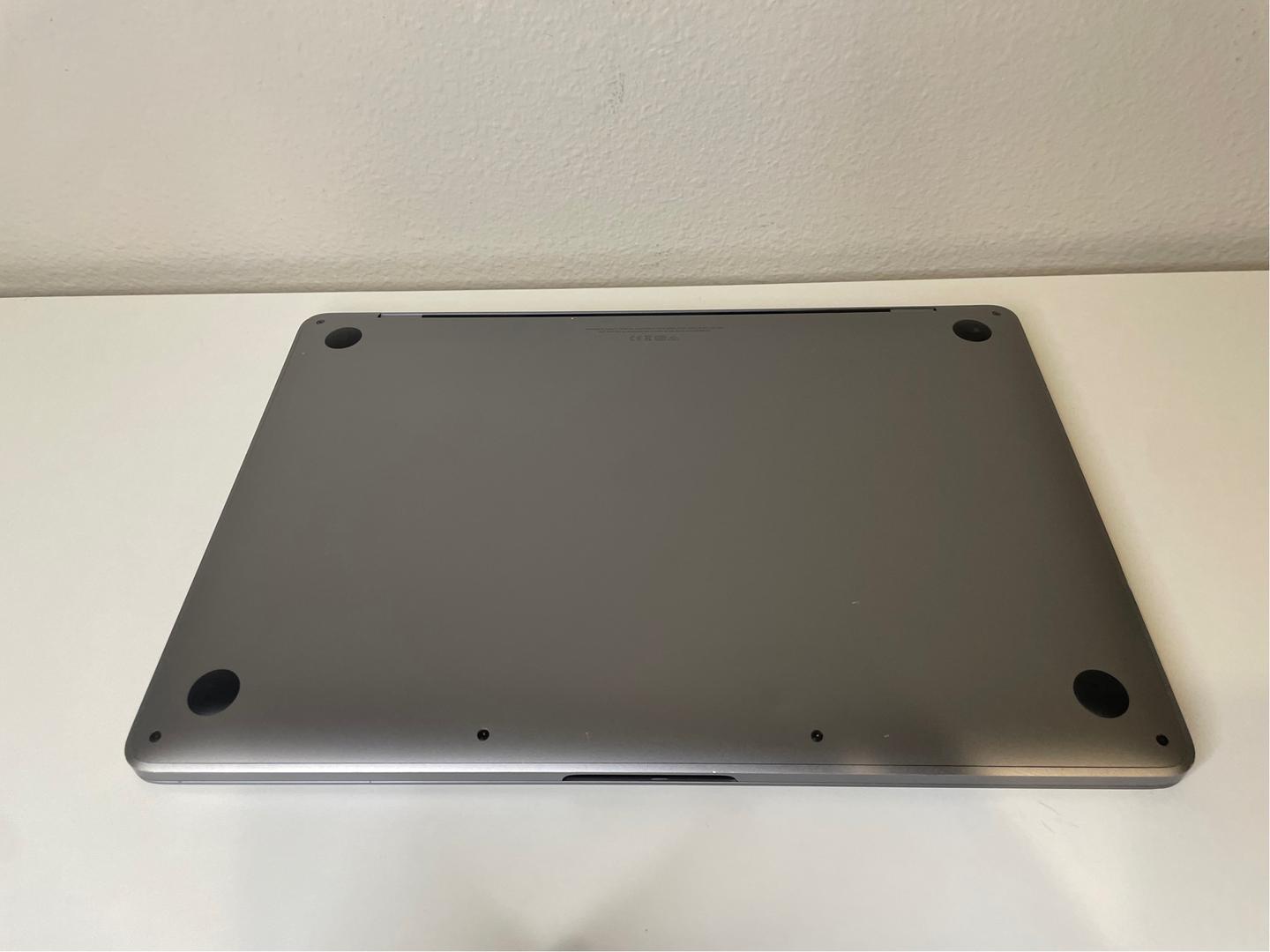 MacBook Pro 2020 - 13" - 512 GB, Gris, 8 GB, Apple M1 7