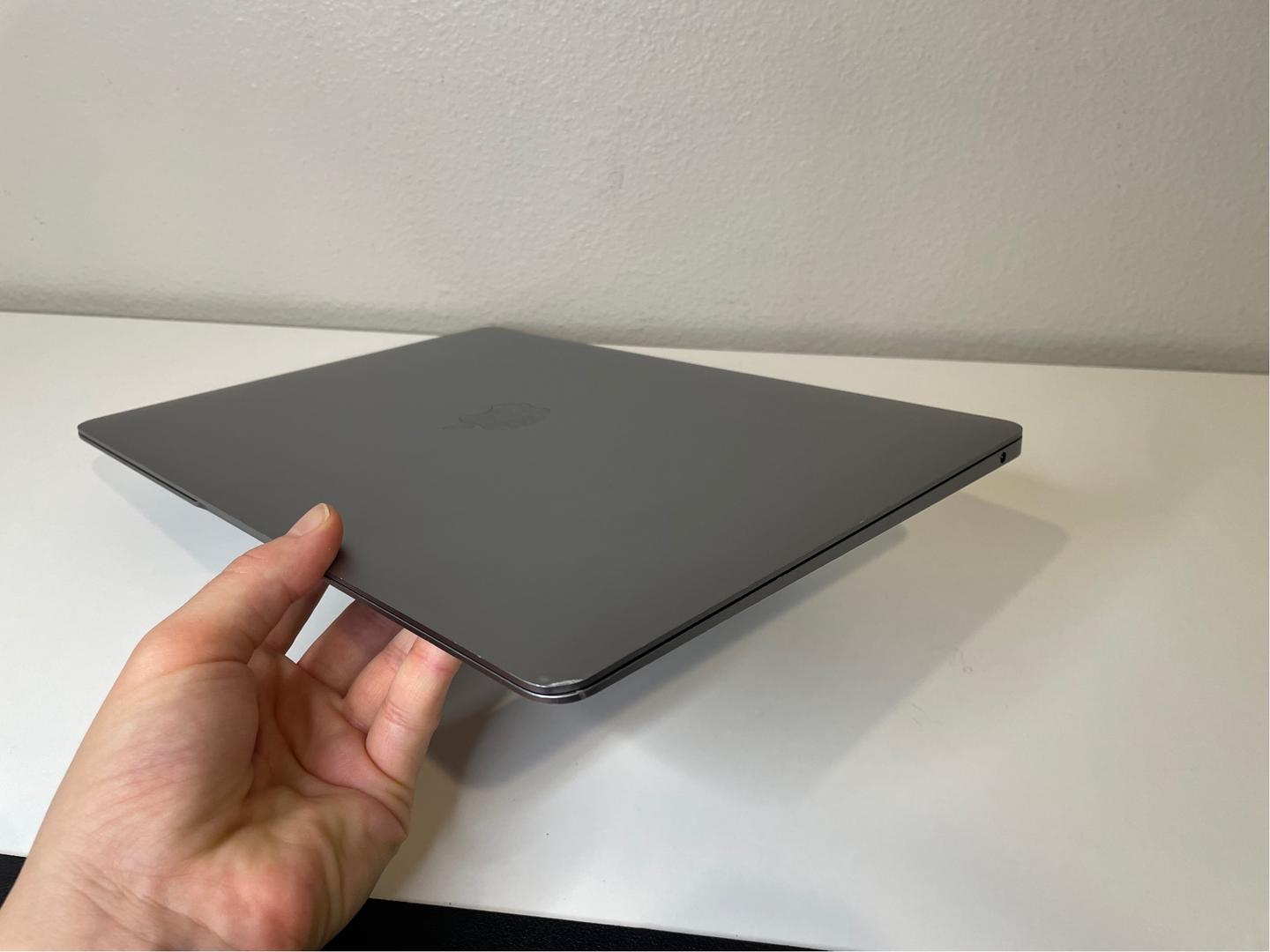 MacBook Air 2020 - 13" - 256 GB, Gris, 8 GB, Apple M1 6