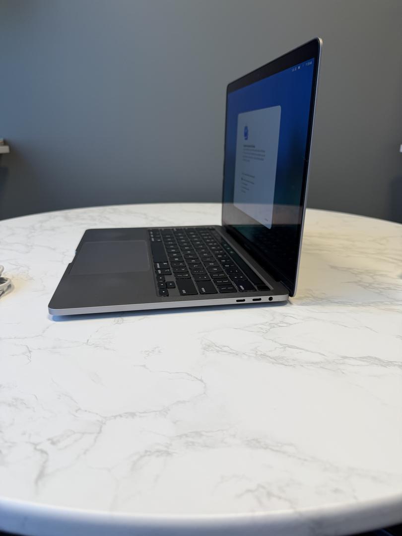MacBook Pro 2020 - 13" - 1 TB, Gris, 32 GB, Intel Core i5 8