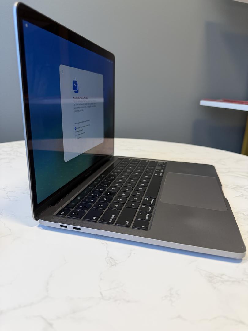 MacBook Pro 2020 - 13" - 1 TB, Gris, 32 GB, Intel Core i5 6
