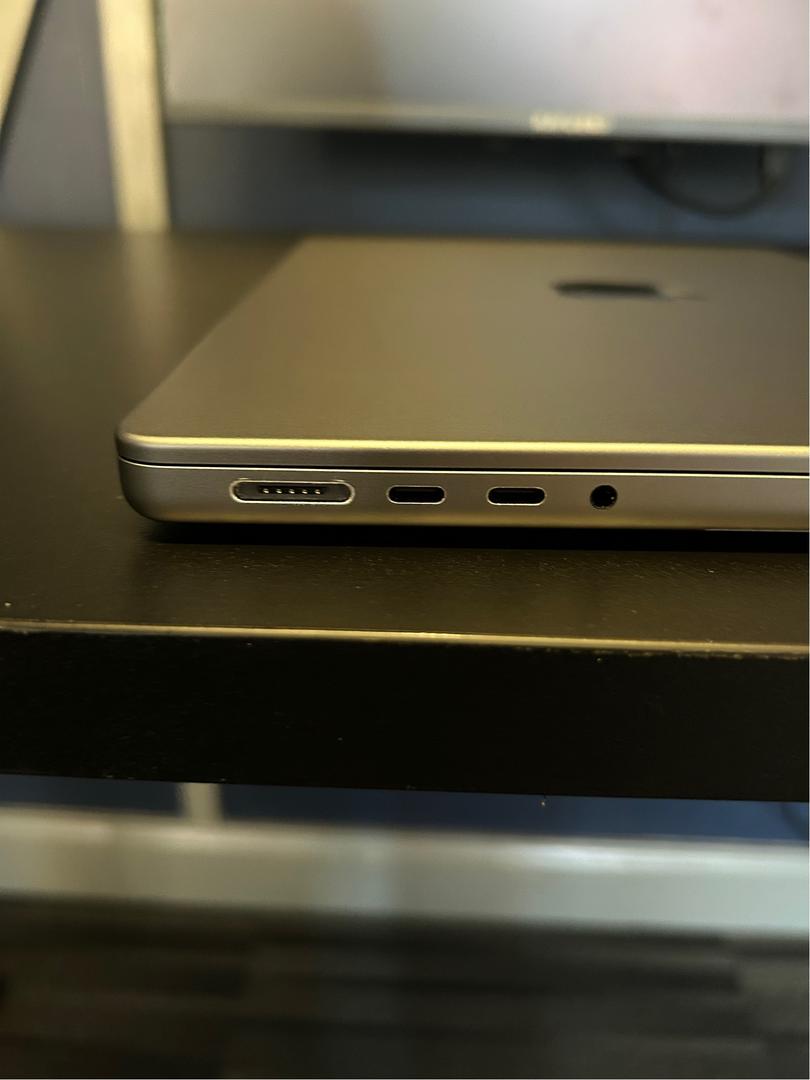 MacBook Pro 2021 - 14" - 1 TB, gris, 32 GB, Apple M1 Max 4