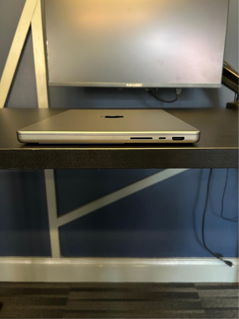 MacBook Pro 2021 - 14" - 1 TB, gris, 32 GB, Apple M1 Max 5