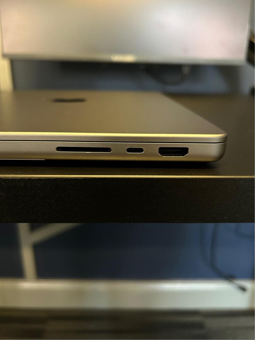 MacBook Pro 2021 - 14" - 1 TB, gris, 32 GB, Apple M1 Max 6
