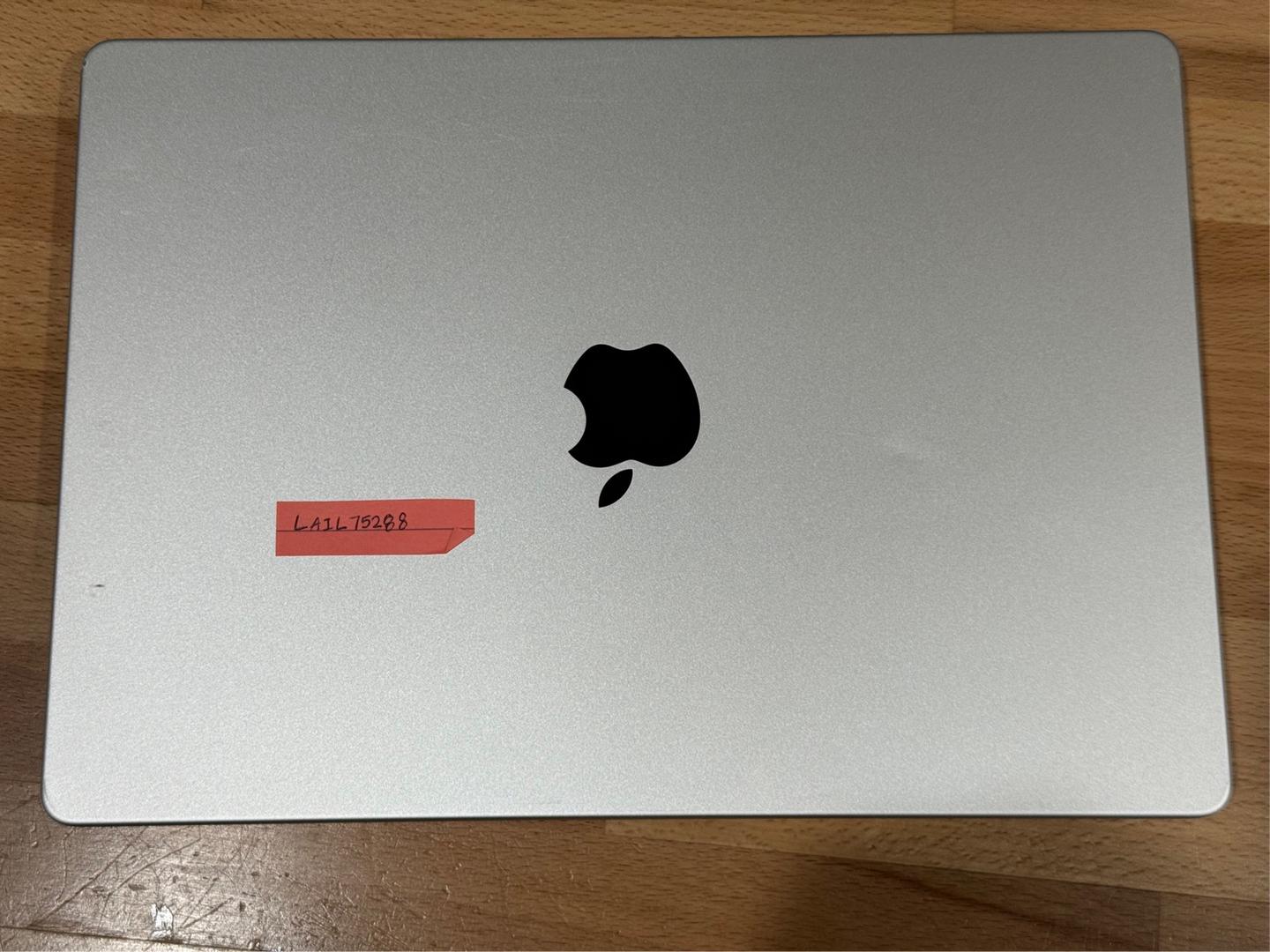 MacBook Pro 2021 - 14" - 1 TB, Plata, 64 GB, Apple M1 Max 8