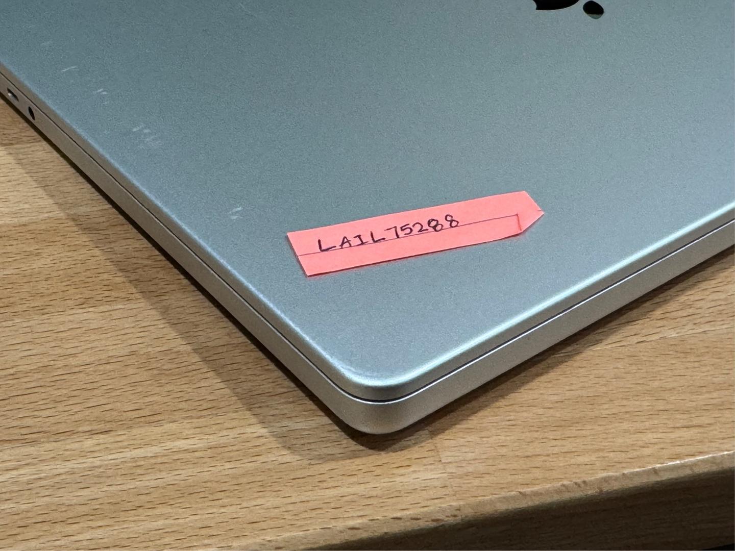 MacBook Pro 2021 - 14" - 1 TB, Plata, 64 GB, Apple M1 Max 7