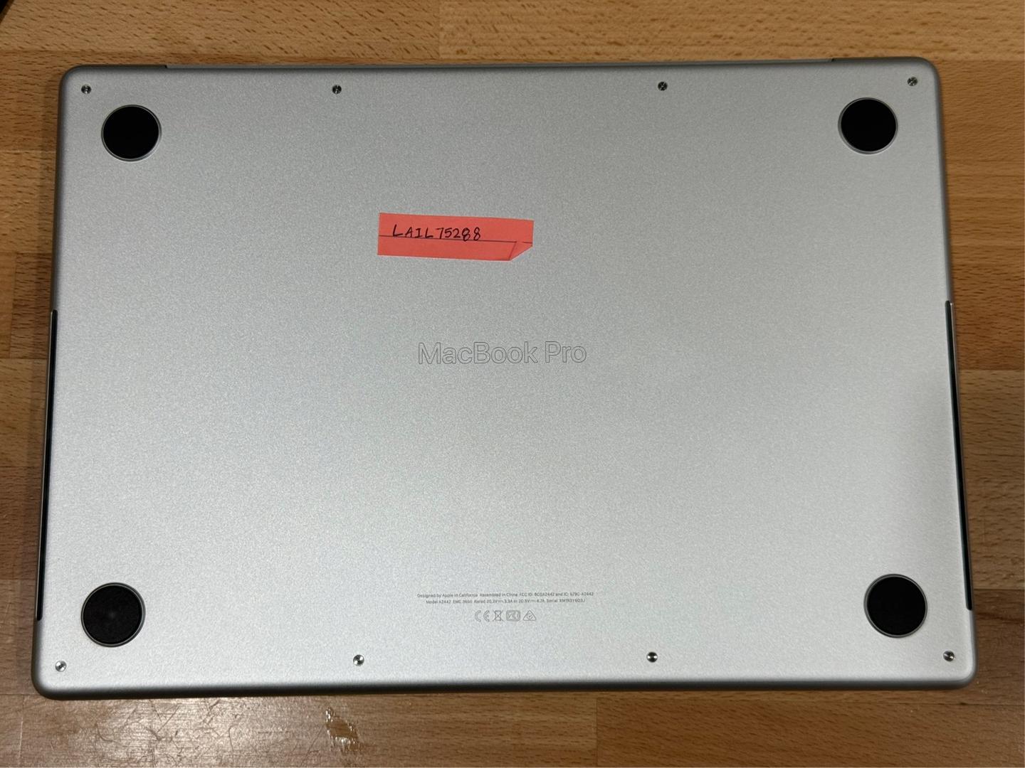 MacBook Pro 2021 - 14" - 1 TB, Plata, 64 GB, Apple M1 Max 3