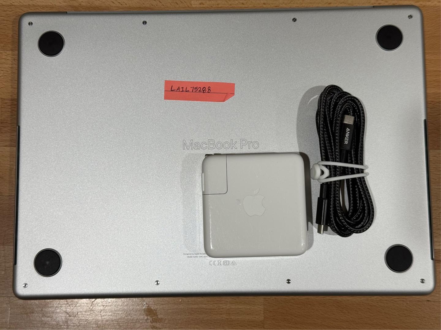 MacBook Pro 2021 - 14" - 1 TB, Plata, 64 GB, Apple M1 Max 2