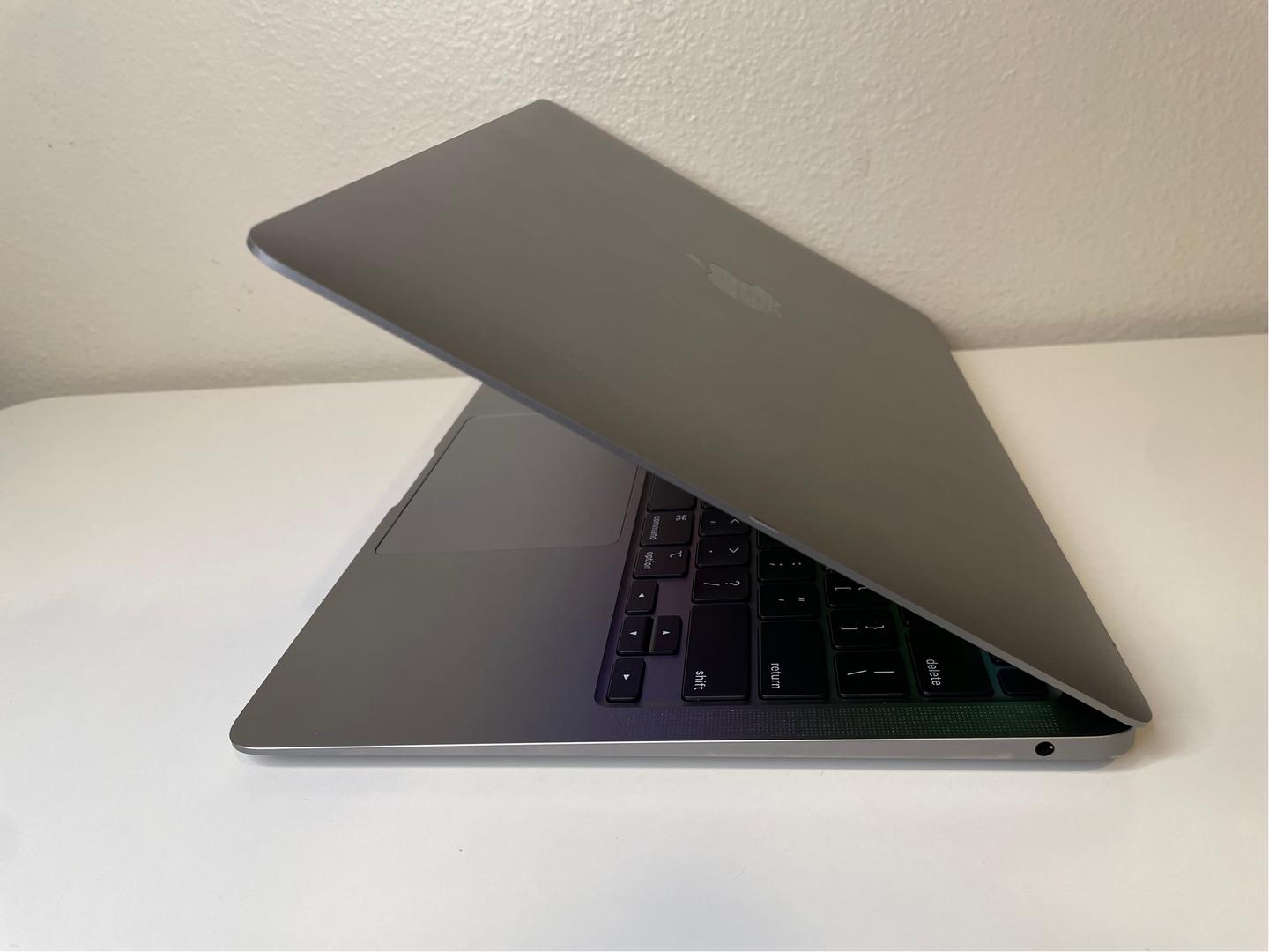 MacBook Air 2020 - 13" - 256 GB, Gris, 8 GB, Apple M1 4
