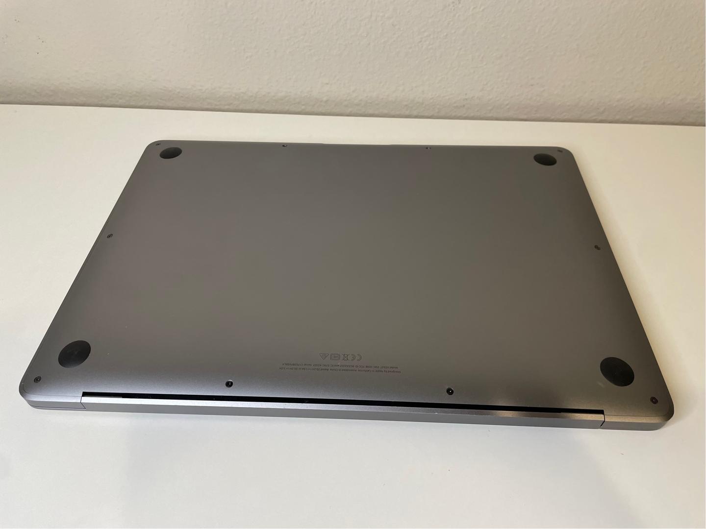 MacBook Air 2020 - 13" - 256 GB, Gris, 8 GB, Apple M1 6