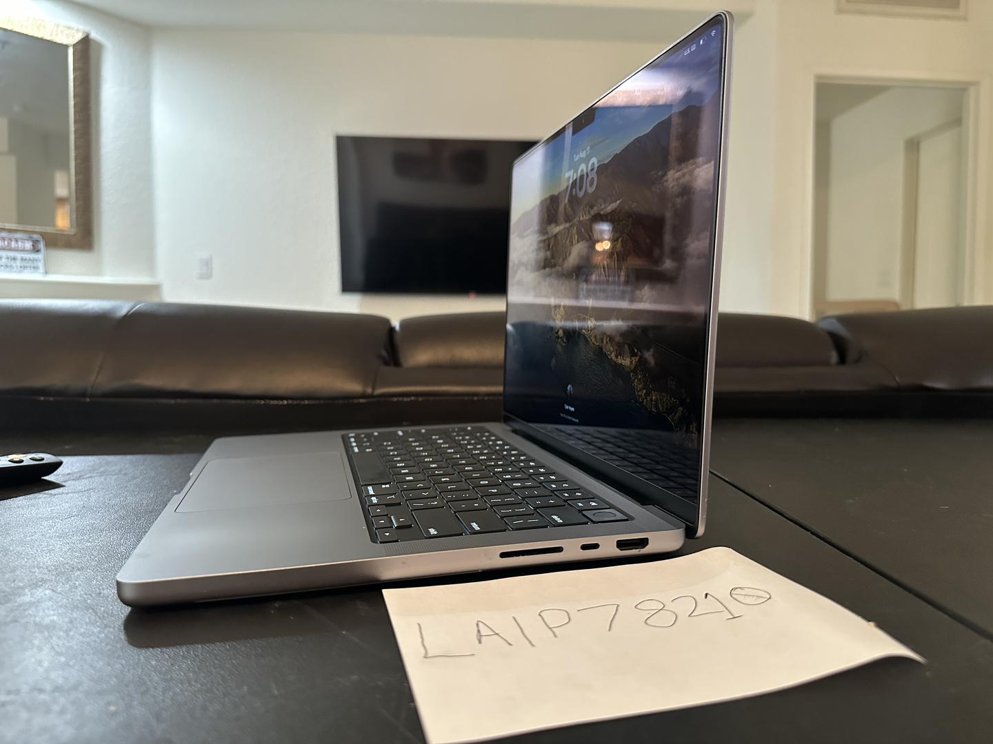 MacBook Pro 2021 - 14" - 512 GB, Gris, 16 GB, Apple M1 Pro 8 núcleos 4
