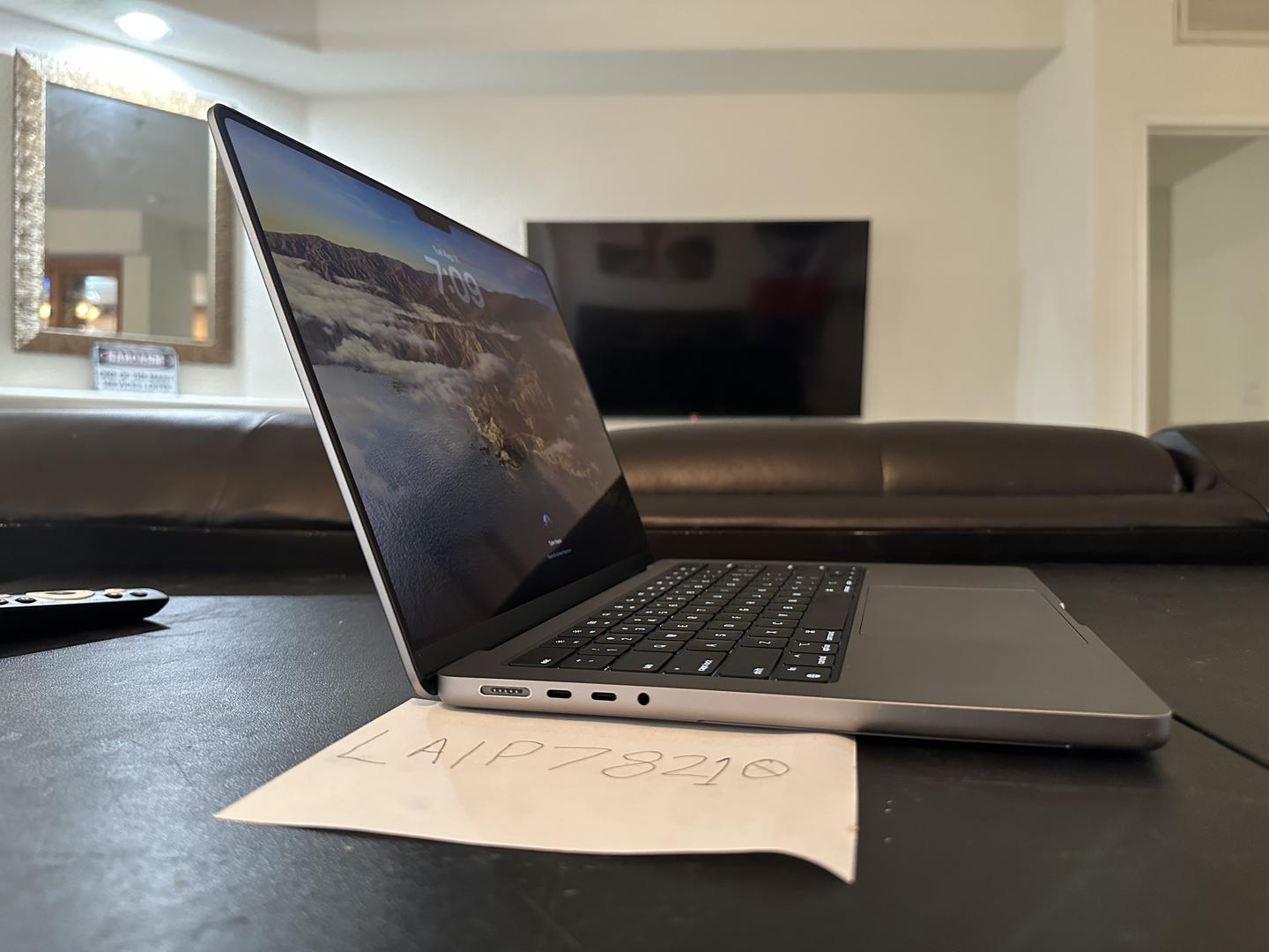 MacBook Pro 2021 - 14" - 512 GB, Gris, 16 GB, Apple M1 Pro 8 núcleos 3