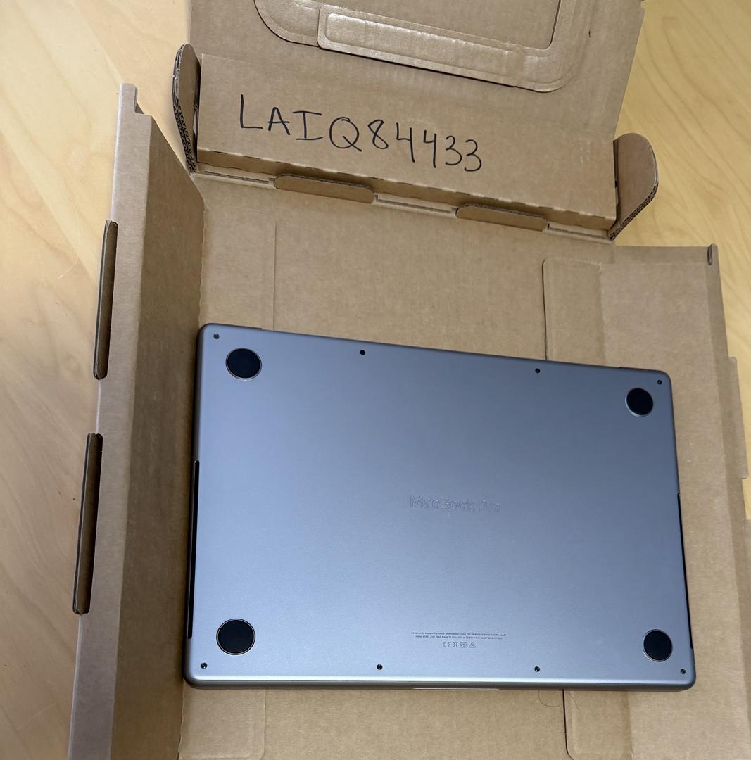 MacBook Pro 2021 - 14" - 512 GB, Gris, 16 GB, Apple M1 Pro 8 núcleos 2