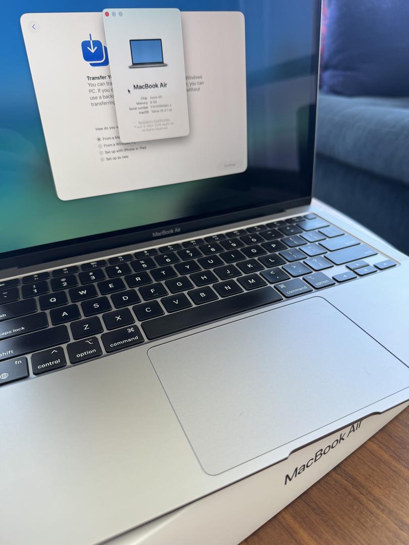 MacBook Air 2020 - 13" - 256 GB, Gris, 8 GB, Apple M1 4