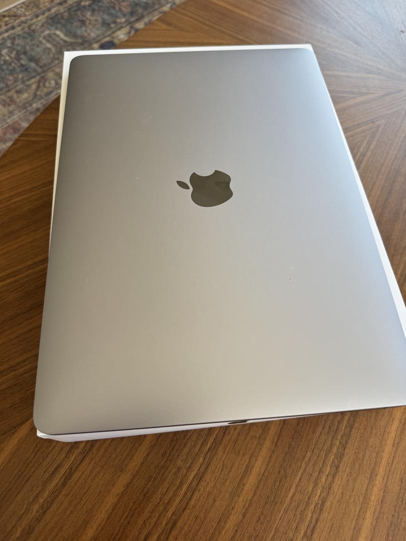MacBook Air 2020 - 13" - 256 GB, Gris, 8 GB, Apple M1 5