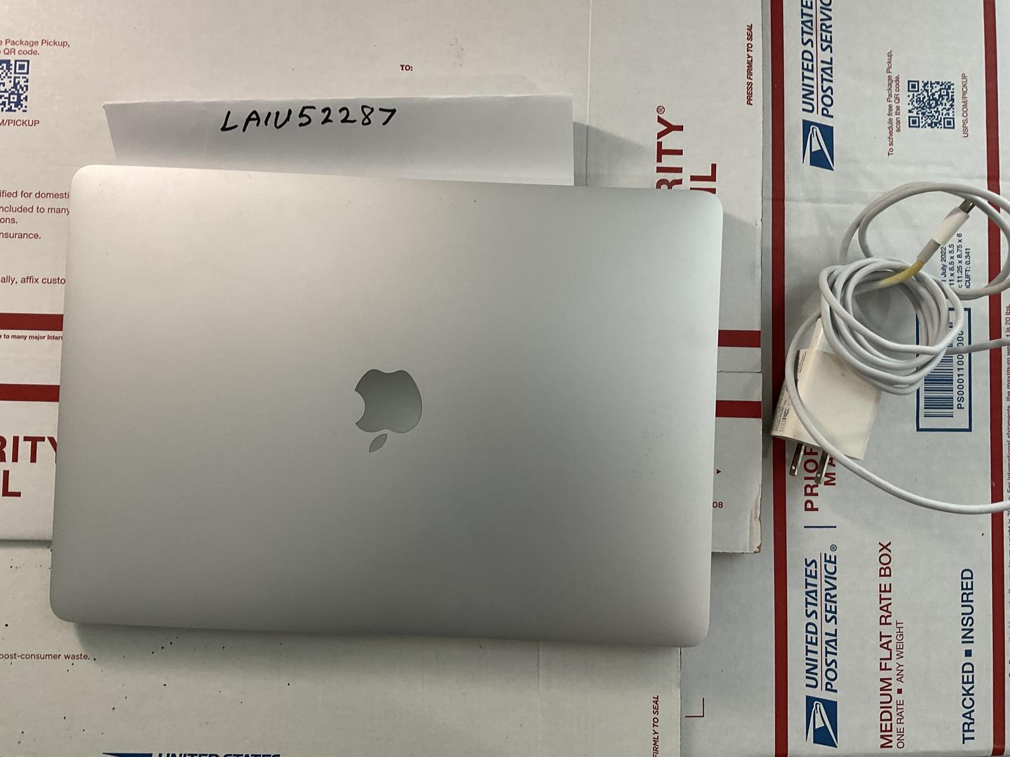 MacBook Air 2020 - 13" - 256 GB, Plata, 8 GB, Intel Core i3 8