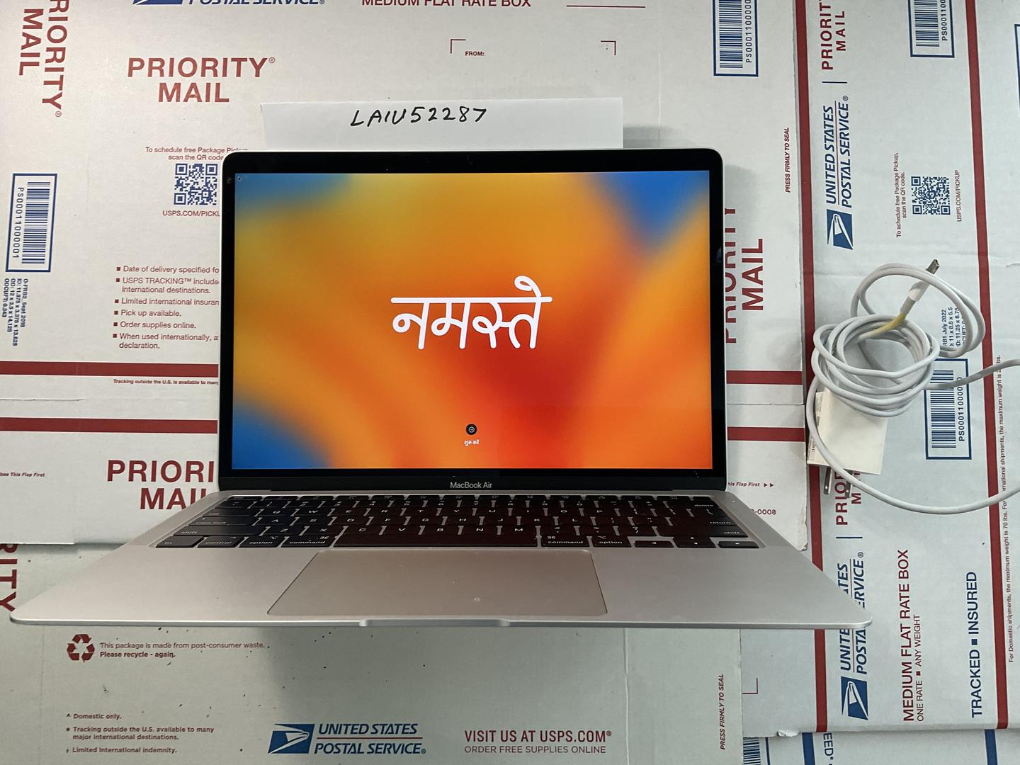 MacBook Air 2020 - 13" - 256 GB, Plata, 8 GB, Intel Core i3 2