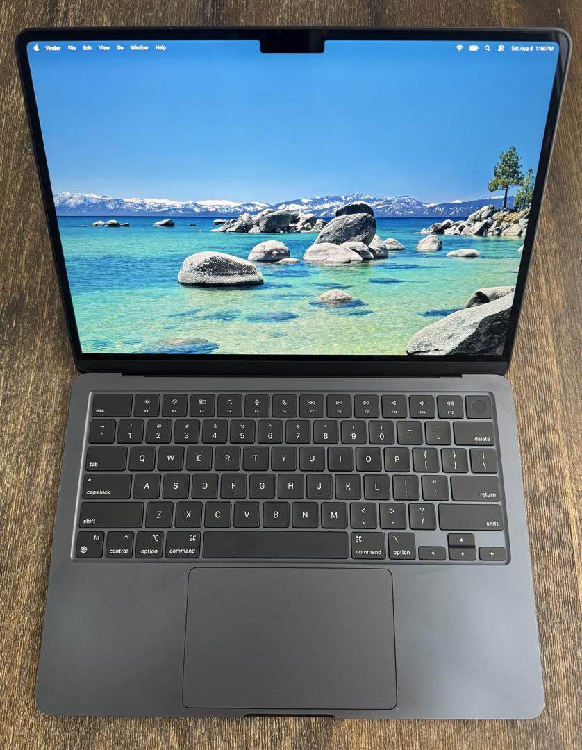 MacBook Air 2022 (M2) - 13" - 512 GB, Medianoche, 16 GB, Apple M2