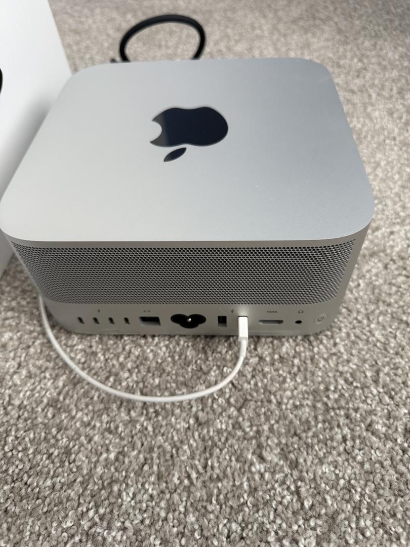 Mac Studio 2022 - 4TB, 128GB, Apple M1 Ultra, 64 Core GPU