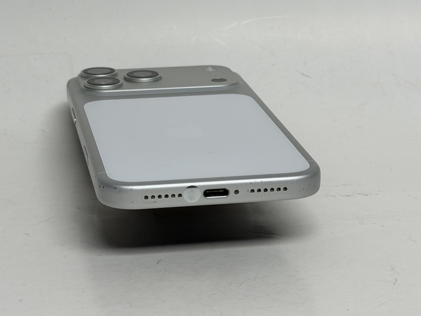 Apple iPhone 17 Pro Max - Unlocked, 256GB, Silver, A3257