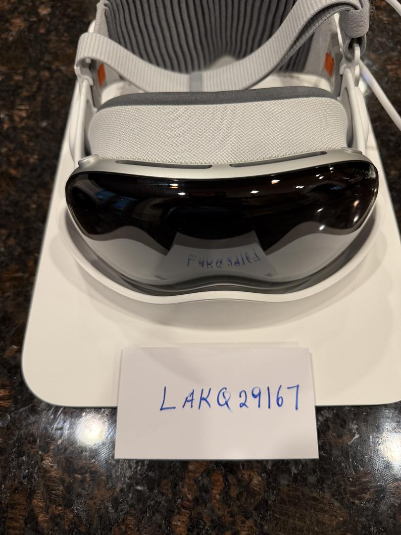 Apple Vision Pro - 512GB - LAKQ29167 - Swappa