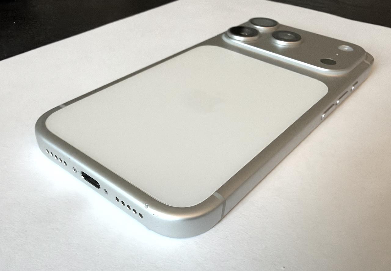 Apple iPhone 17 Pro - Unlocked, 256GB, Silver, A3256 - LAKU70184