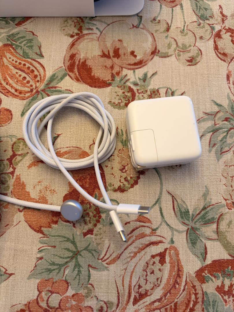 Apple Vision Pro - 1TB - LALK99384 - Swappa