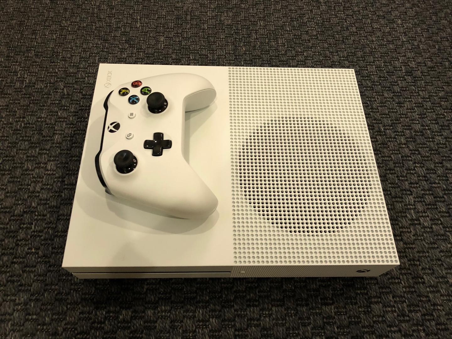 Xbox One S (2016) White, 2TB LRGU29490 Swappa