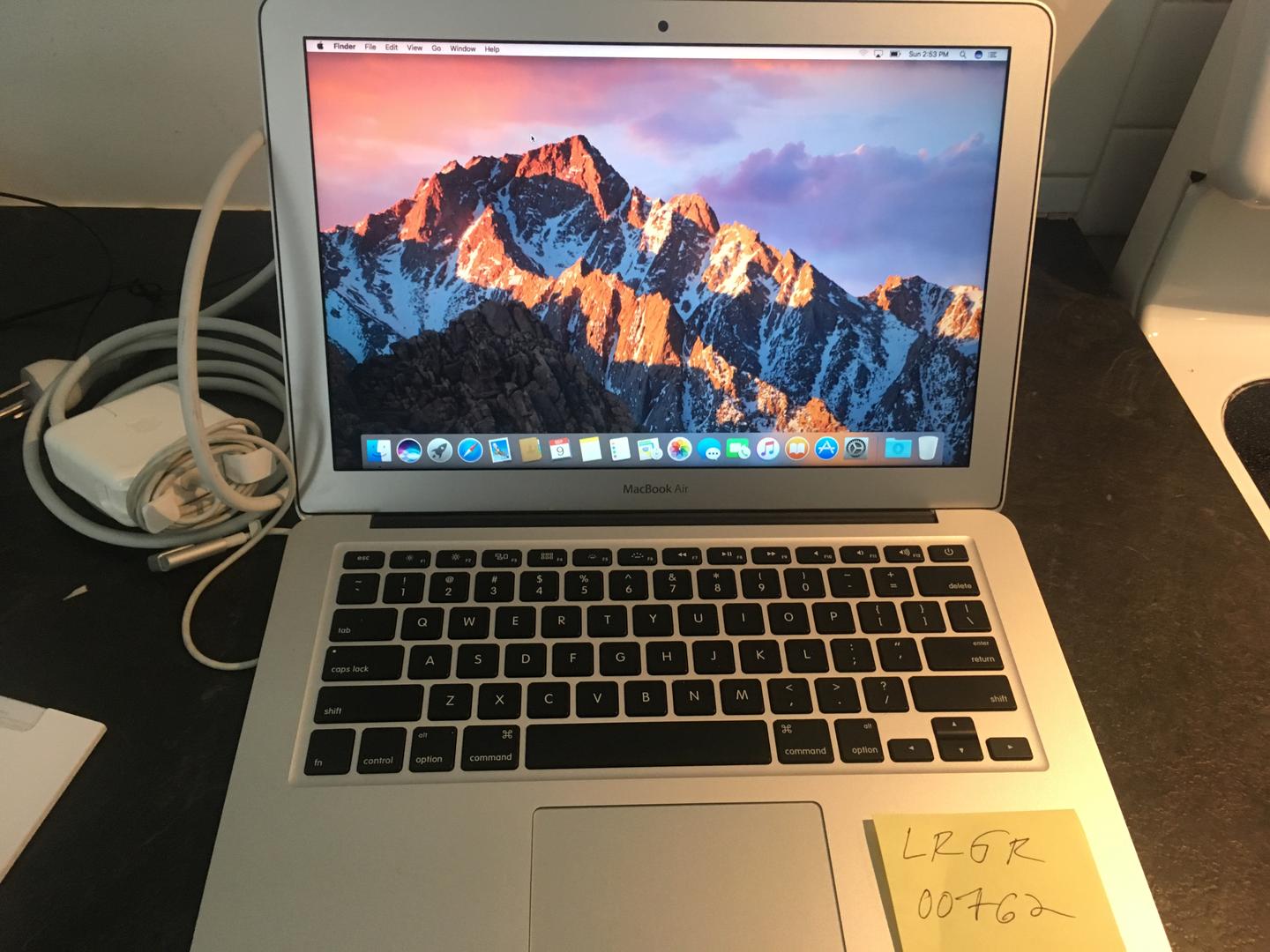 MacBook Air 2017 13" Silver, 256GB, 8GB LRJR00762 Swappa