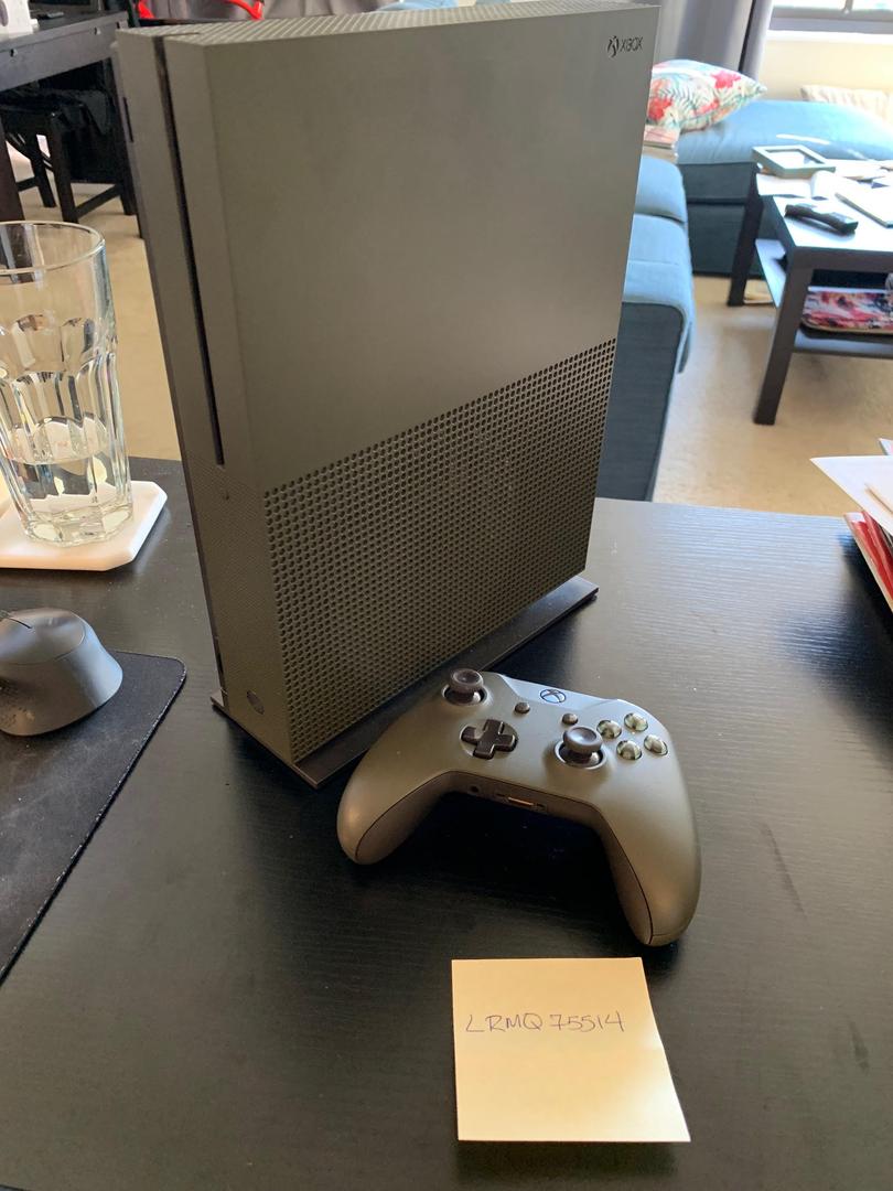 Xbox One S (2016) Green, 1TB LRMQ75514 Swappa