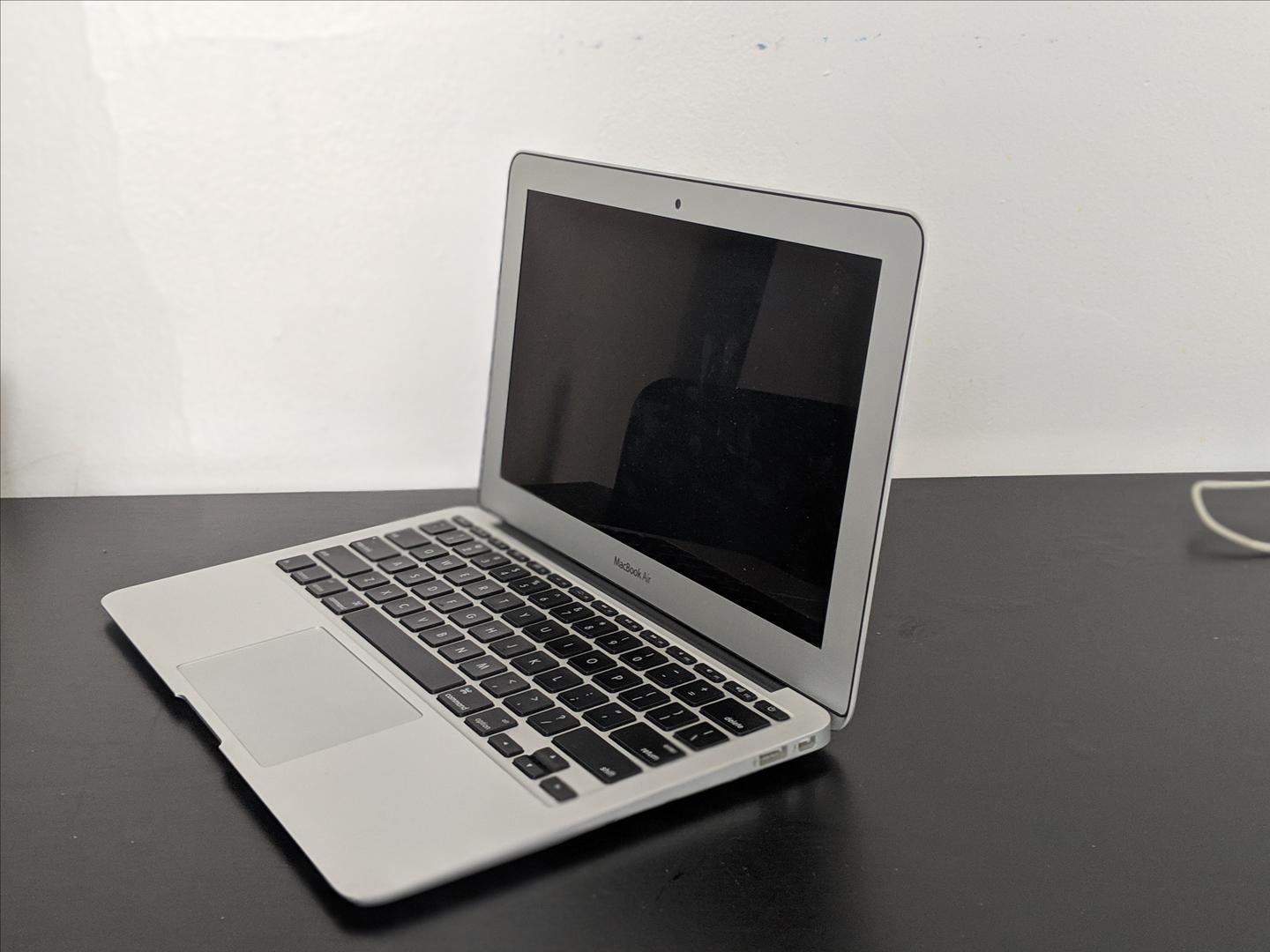 MacBook Air 2013 11" Silver, 128GB, 4GB LRMW16091 Swappa
