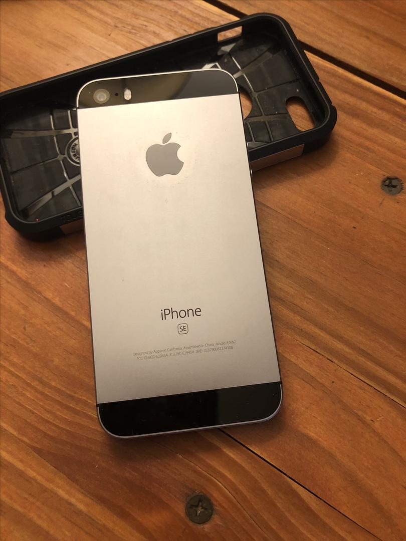 Apple iPhone SE 1st Gen 2016 Unlocked, Grey, 32GB, A1662 LRNF92569