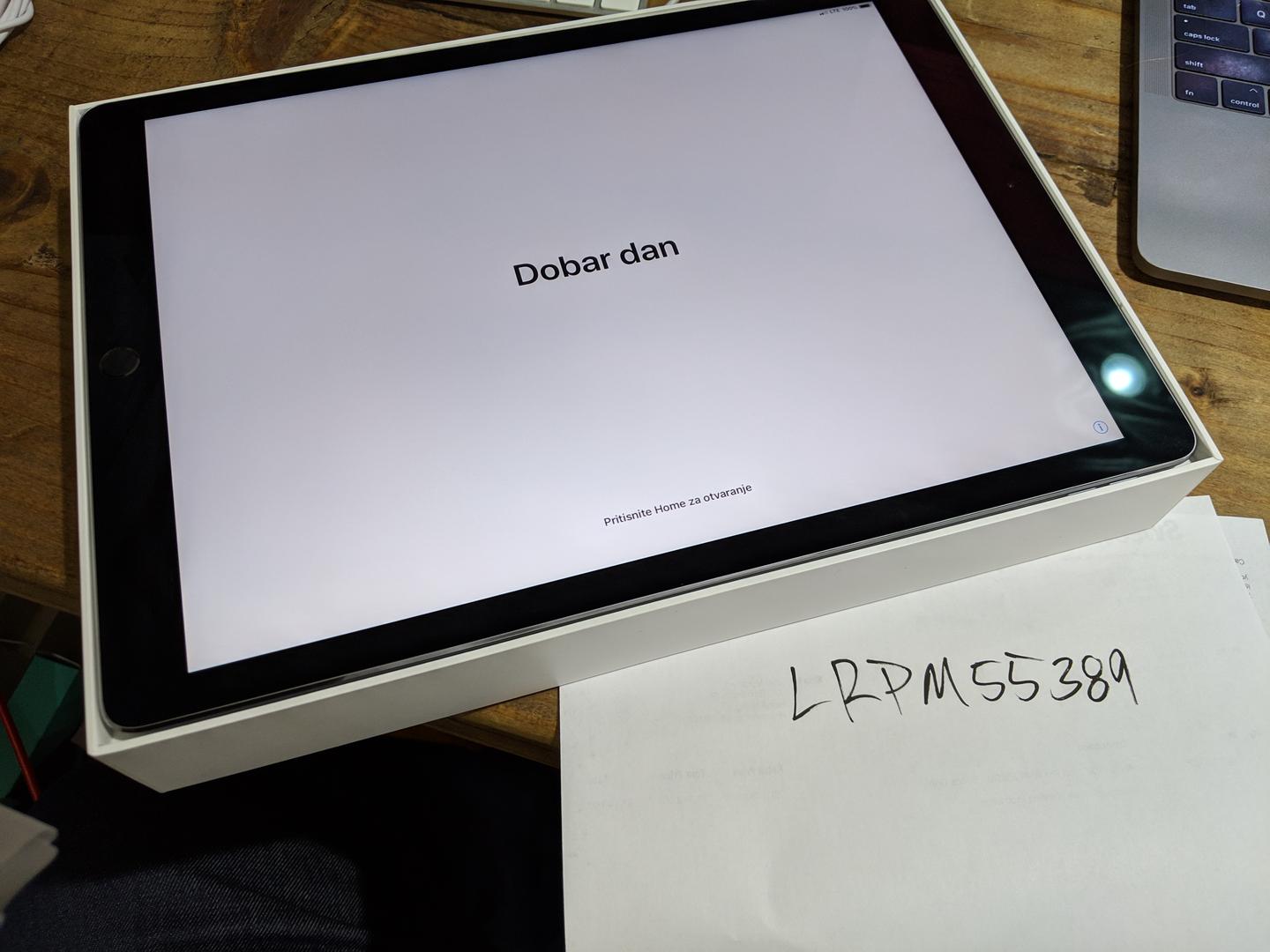 Apple iPad Pro 12.9" 2nd Gen 2017 AT&T, Gray, 256GB LRPM55389 Swappa