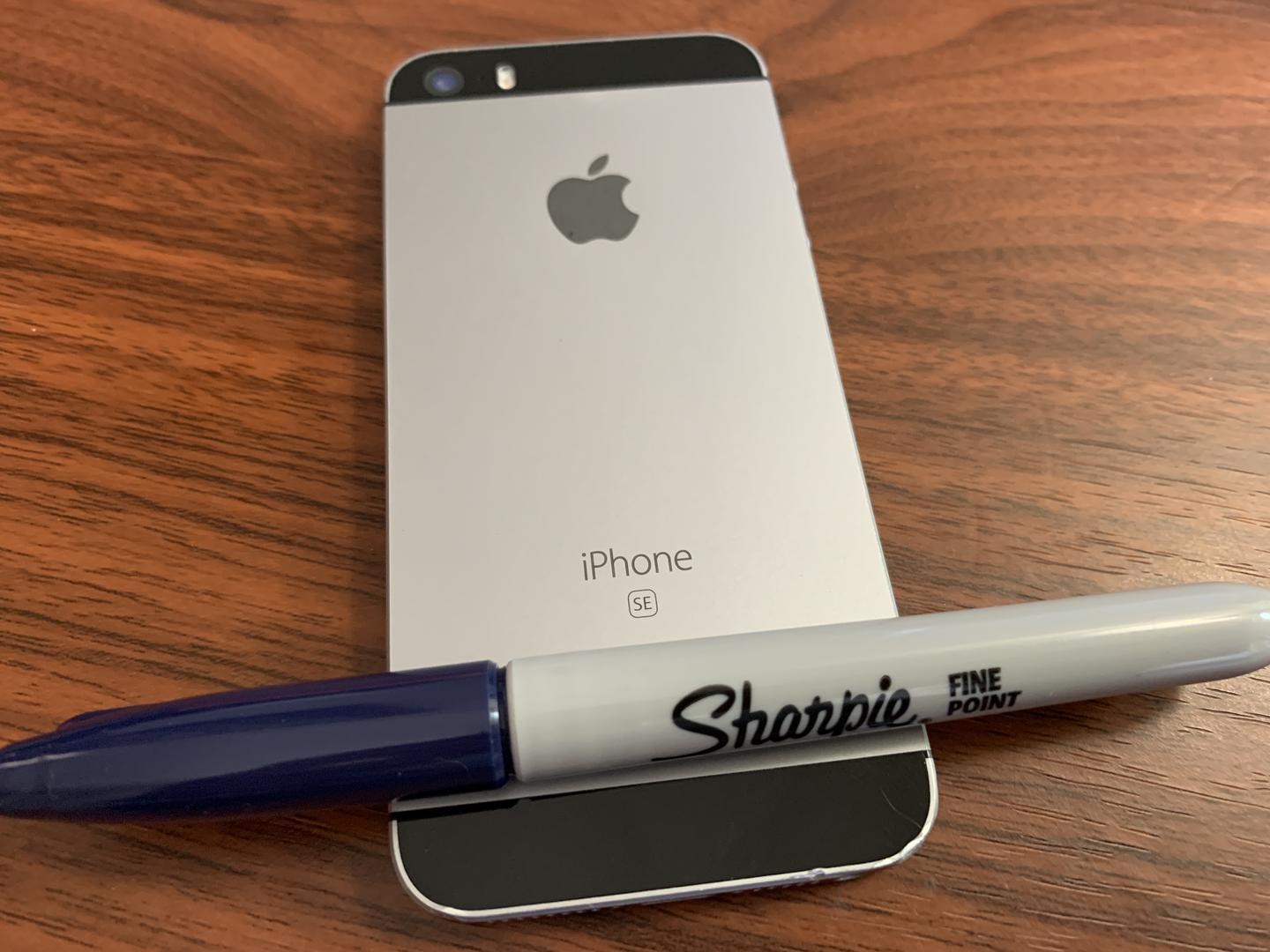 Apple iPhone SE 1st Gen 2016 - AT&T, Grey, 32GB, A1662 - LRQC39187 - Swappa