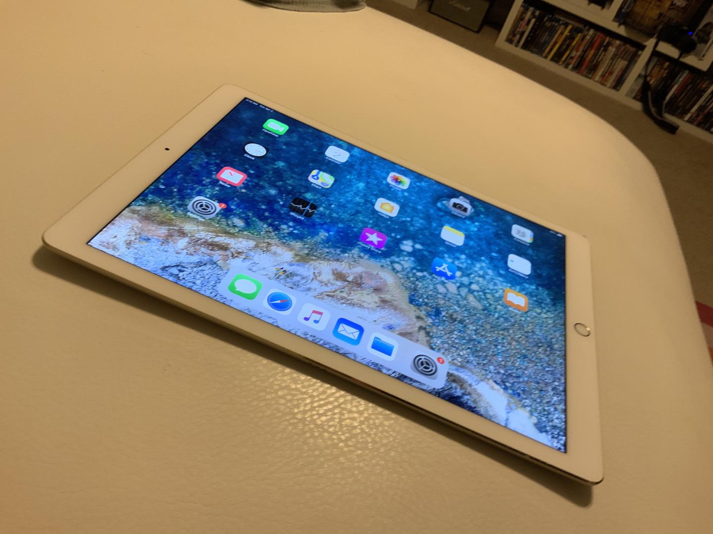 Apple iPad Pro 12.9" 2nd Gen 2017 TMobile, Gold, 256GB LRRO73739
